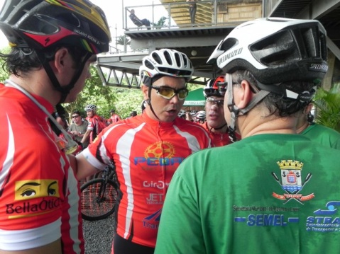 Presidente da Federação de Ciclismo George Rodrigues conversa com Firmino Filho
